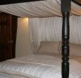 self-catering herefordshire 4 poster bed