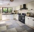 Spacious holiday cottage for large groups