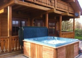 Dwr Y Felin Log Cabins  - Newtown,  