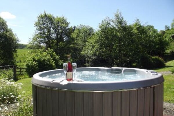 Suran Y Coed Hot Tub, Powys