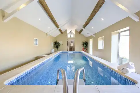 William's Hayloft with Swimming Pool, Sports Court & Toddler Play Area  - Whitchurch, 