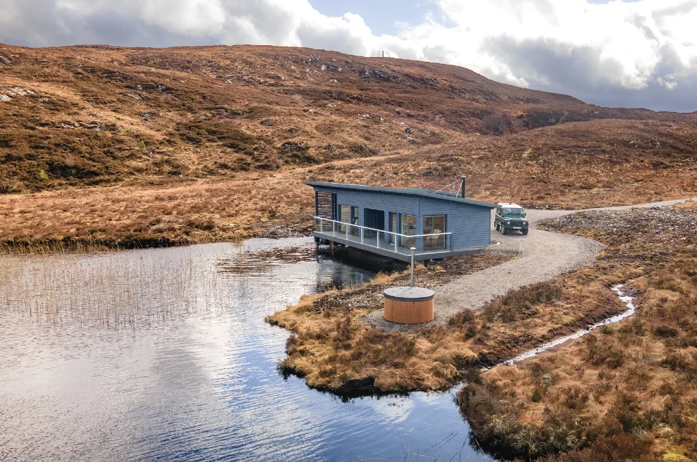 Remote log cabin