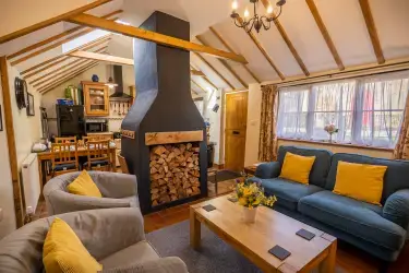 All Seasons Cottage Breaks - Corner Cottage, Saxmundham, Suffolk