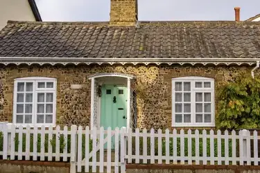 All Seasons Cottage Breaks - Flint Cottage, Saxmundham, Suffolk