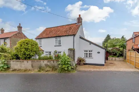 Hollyhedge Cottage  - Briston, 