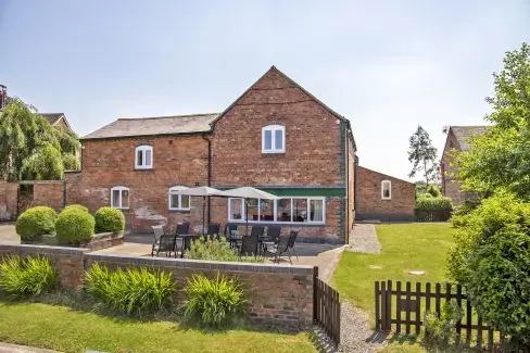  James's Parlour with exclusive use of shared Indoor Swimming Pool, Sports Court & Play Area  - Photo 1