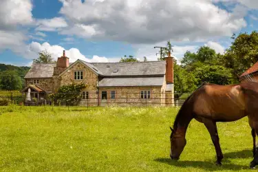 Sleeps 7+1, 5* Gold, Lovely clean Cottage in rural location with shared games room , Hereford, Herefordshire