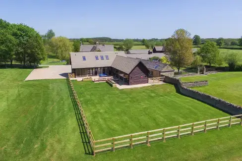  The Cotswold Manor Court with Hot Tub  - Photo 1